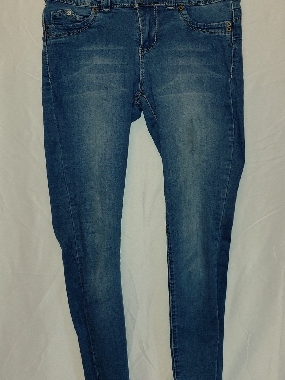 Slim Fit Women's Skinny Jeans in Medium Blue #